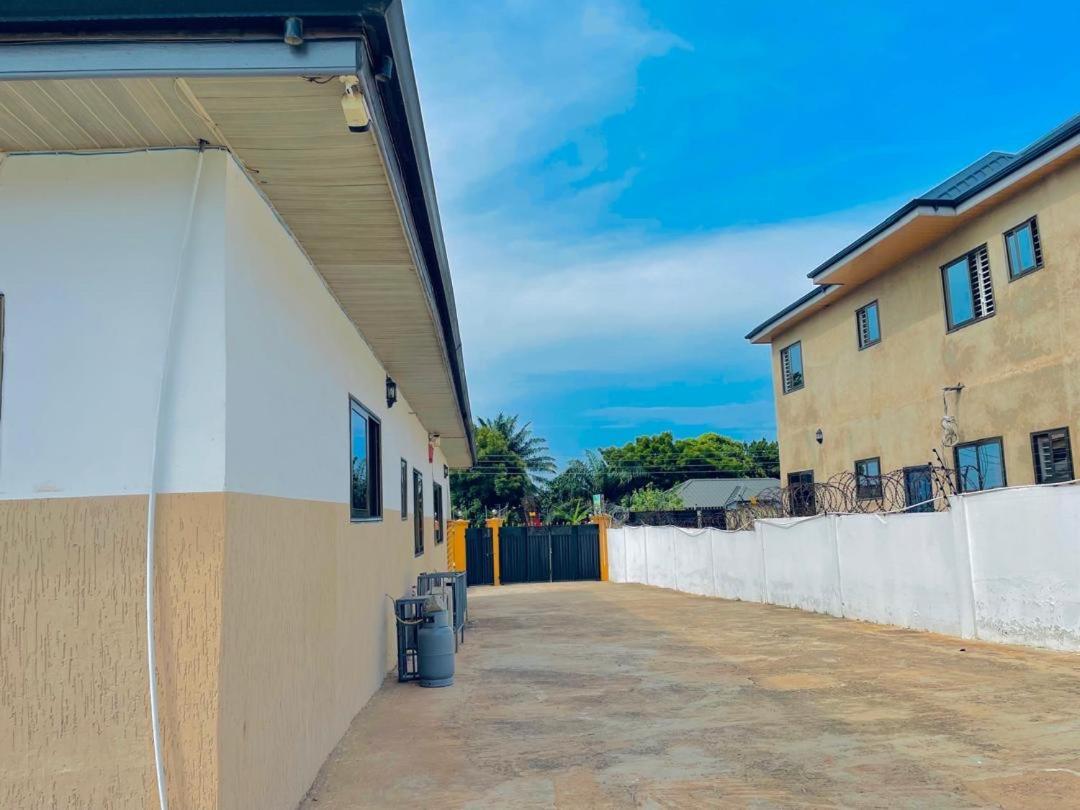 Nana'S Holiday Let Adenta Exterior foto