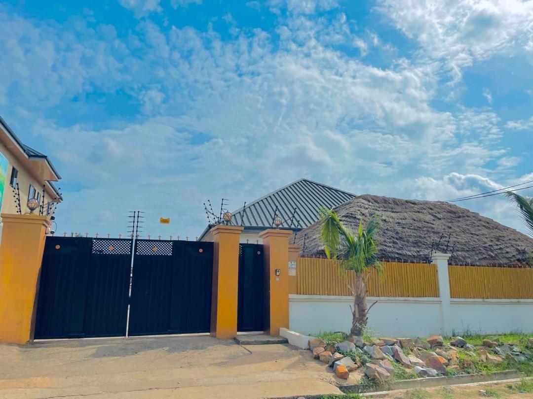 Nana'S Holiday Let Adenta Exterior foto