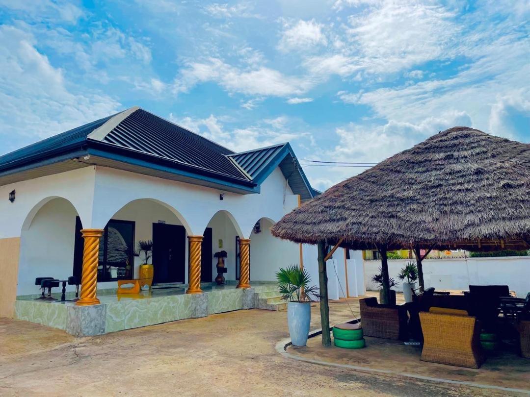 Nana'S Holiday Let Adenta Exterior foto